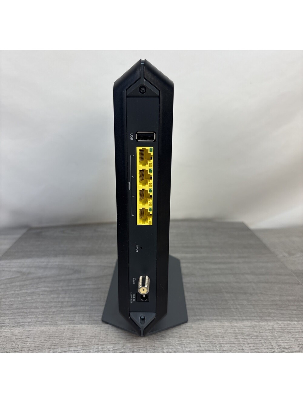 NETGEAR Nighthawk AC1900 WiFi Cable Modem Router Combo (Model C7000). - Picture 5 of 16